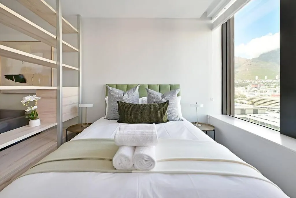 Aquila - Stylish 1-Bed Apartment In Iconic High-Rise City Views Cape Town