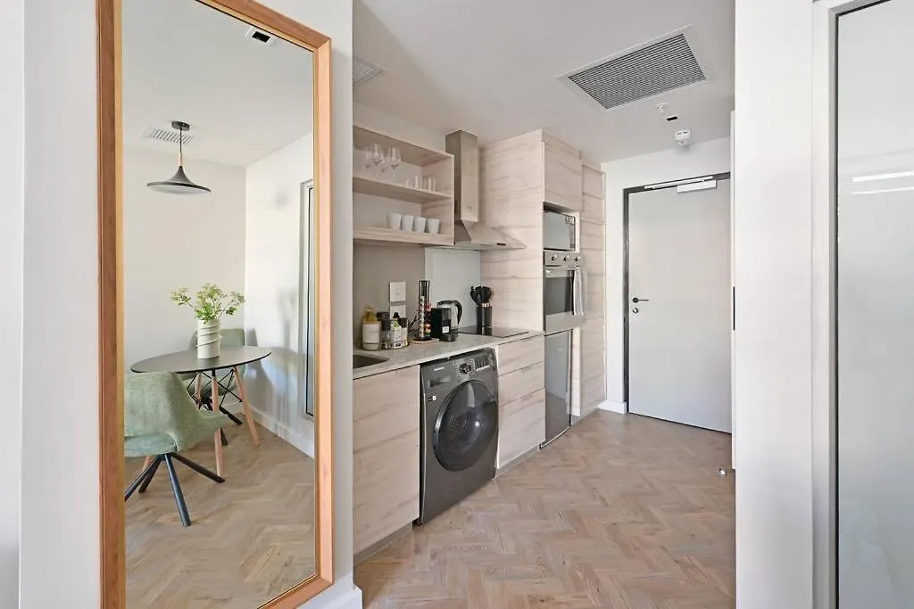 Aquila - Stylish 1-Bed Apartment In Iconic High-Rise City Views Cape Town
